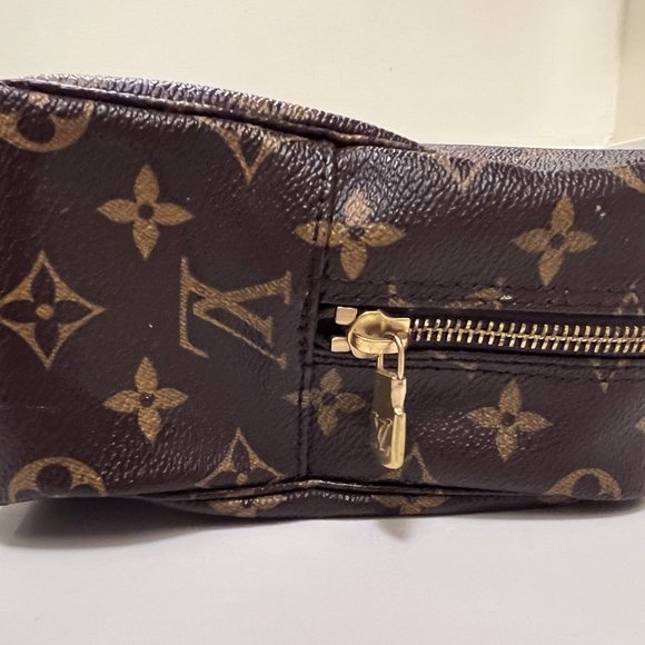 LOUIS VUITTON Monogram Trousse Toilette 28 Clutch Bag | Unisex - Picture 3 of 8
